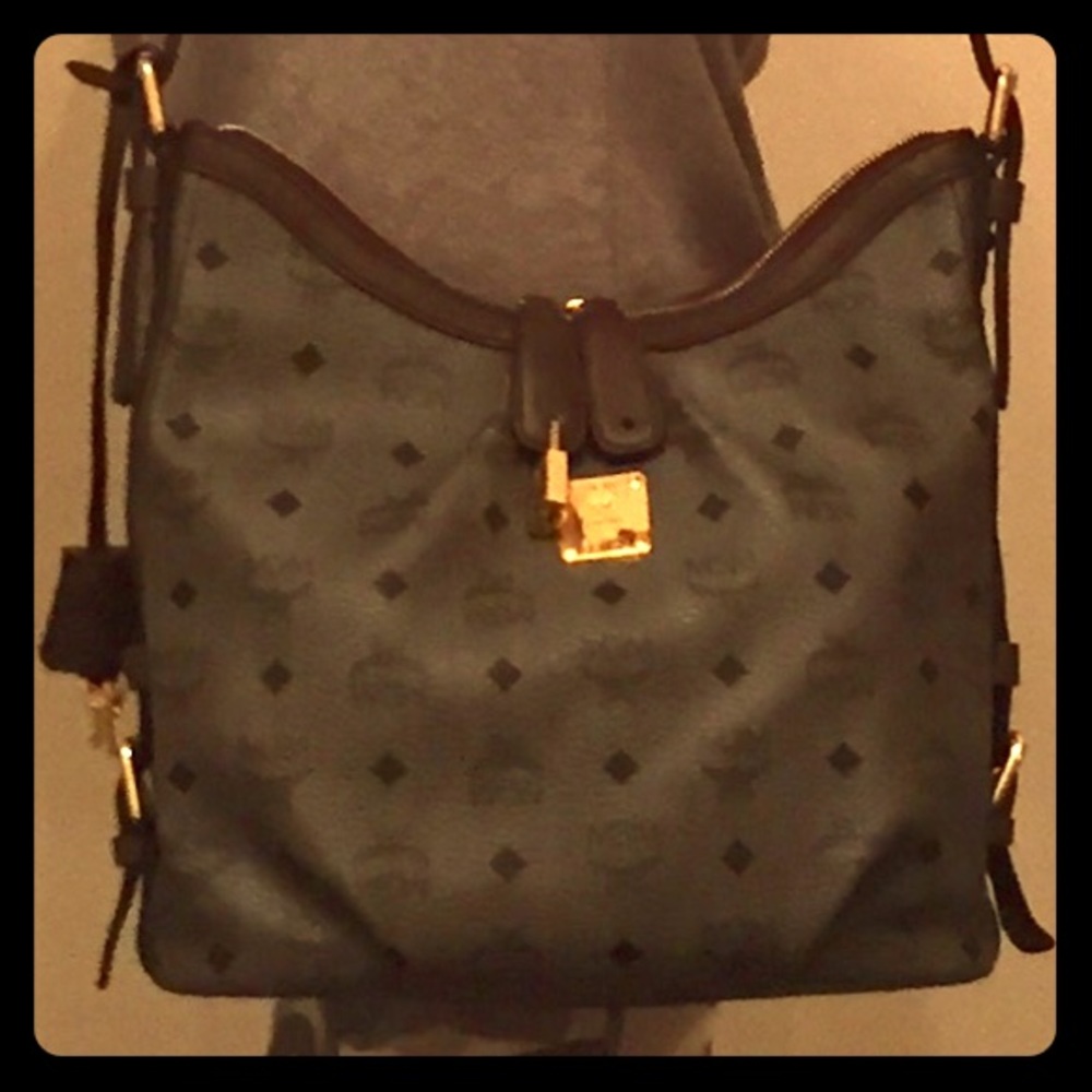 SOLD 🔐MCM🔐Locking Handbag